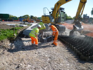 También se pueden utilizar sistemas de confinamiento celular geosintéticos como Abweb para proporcionar estabilización adicional de las plataformas de trabajo.